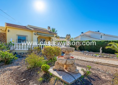 Venta - Chalet - Torrevieja - La Siesta