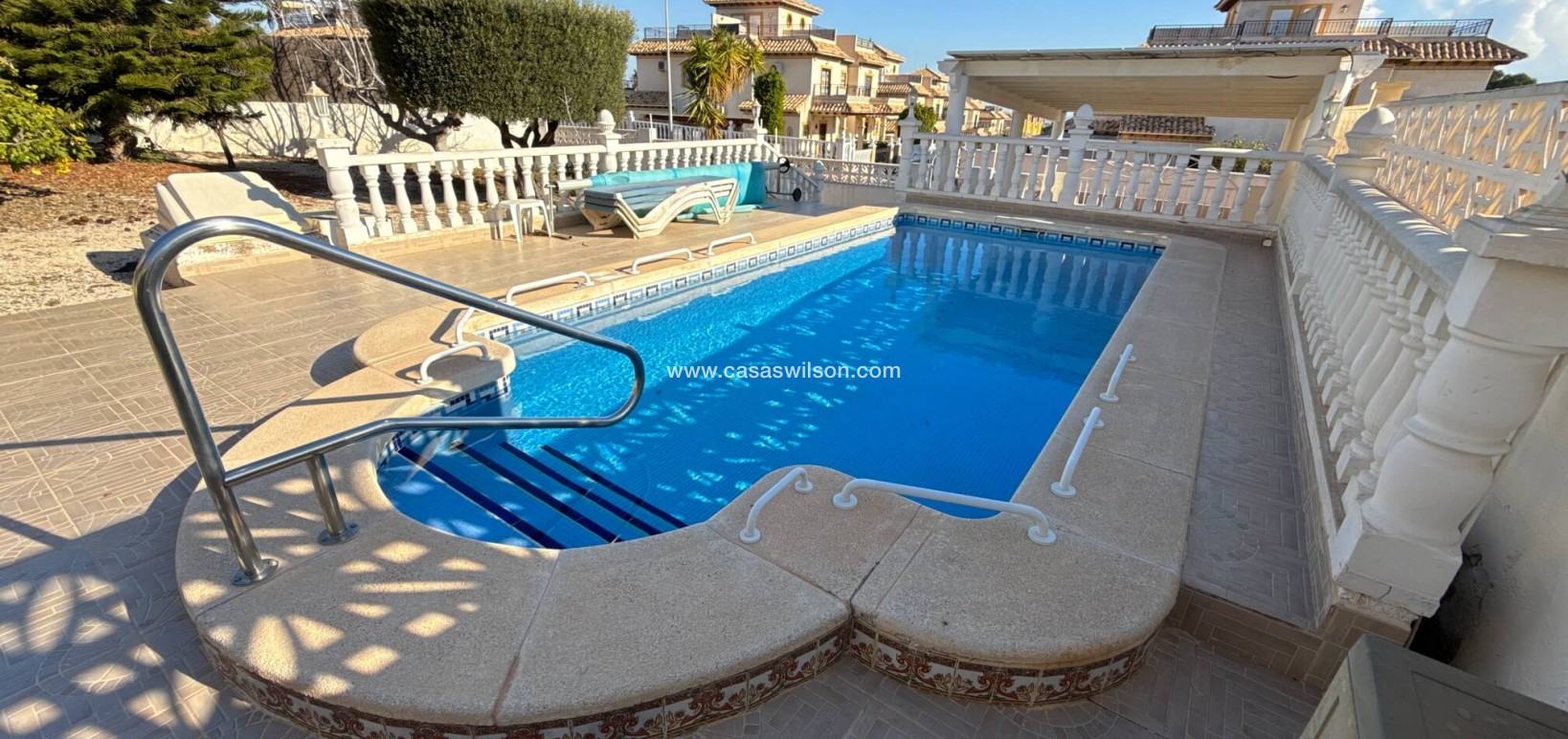 Sale - Villa - Villamartin