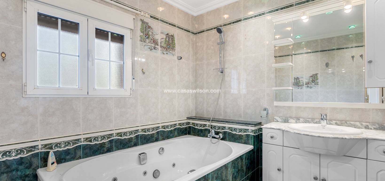 Sale - Villa - Torrevieja