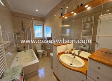 Sale - Villa - Villamartin