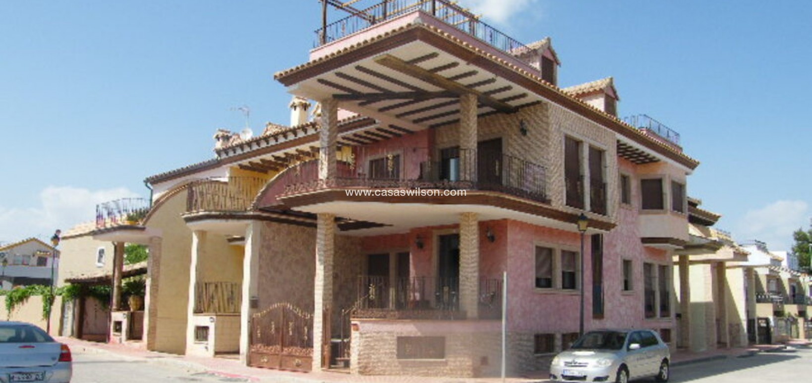 Sale - Townhouse - Daya Nueva