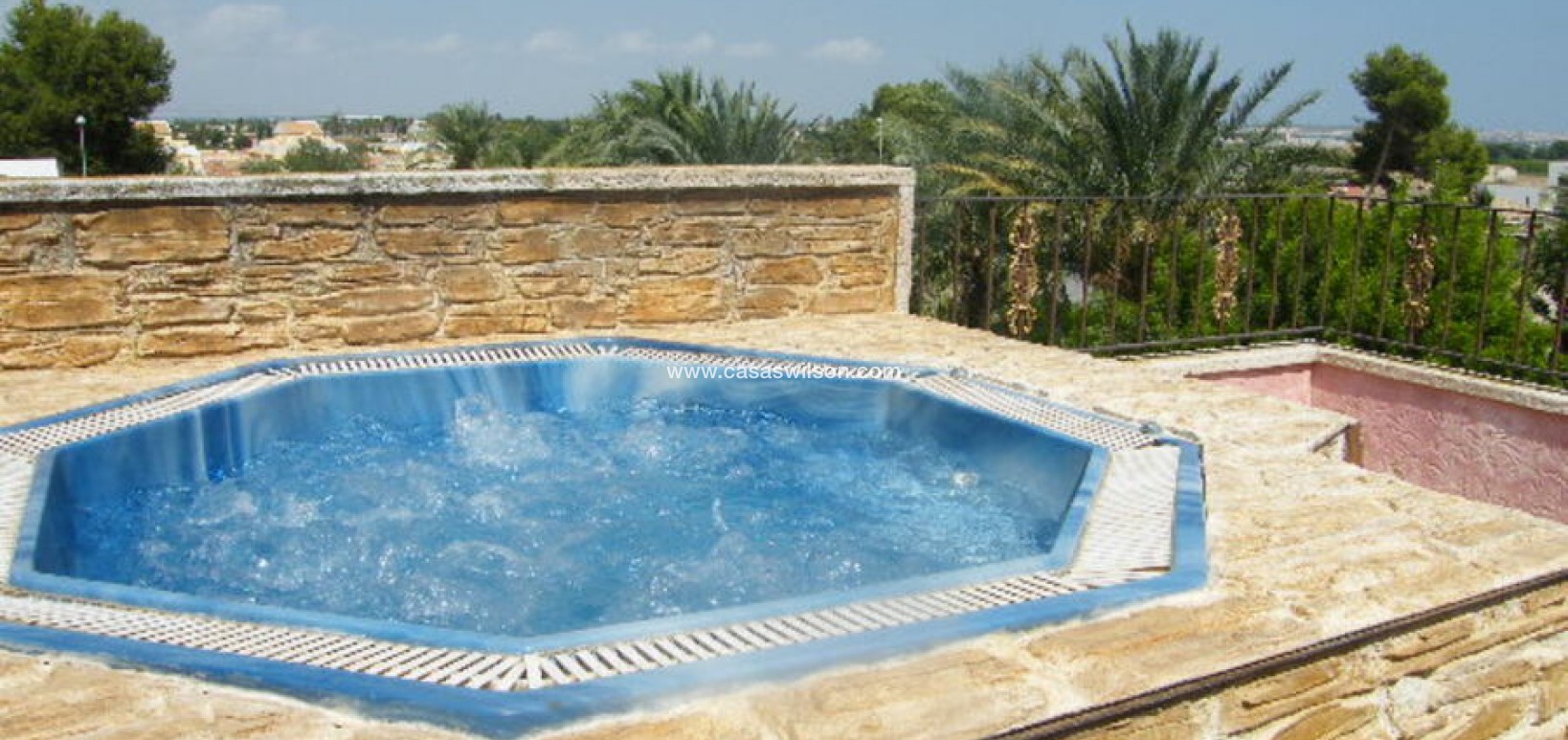 Sale - Townhouse - Daya Nueva