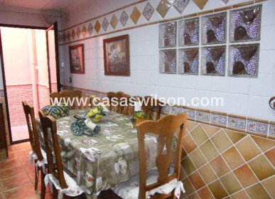 Sale - Townhouse - Daya Nueva