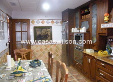 Sale - Townhouse - Daya Nueva