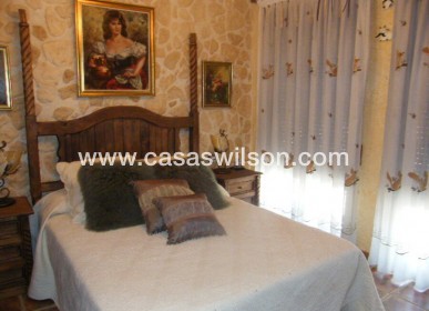 Sale - Townhouse - Daya Nueva