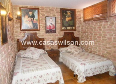 Sale - Townhouse - Daya Nueva