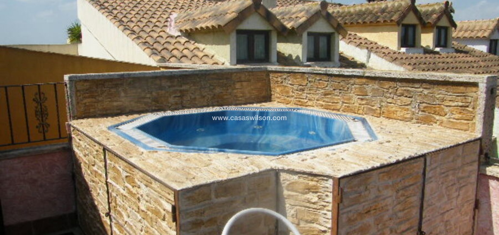 Sale - Townhouse - Daya Nueva