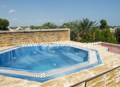 Sale - Townhouse - Daya Nueva