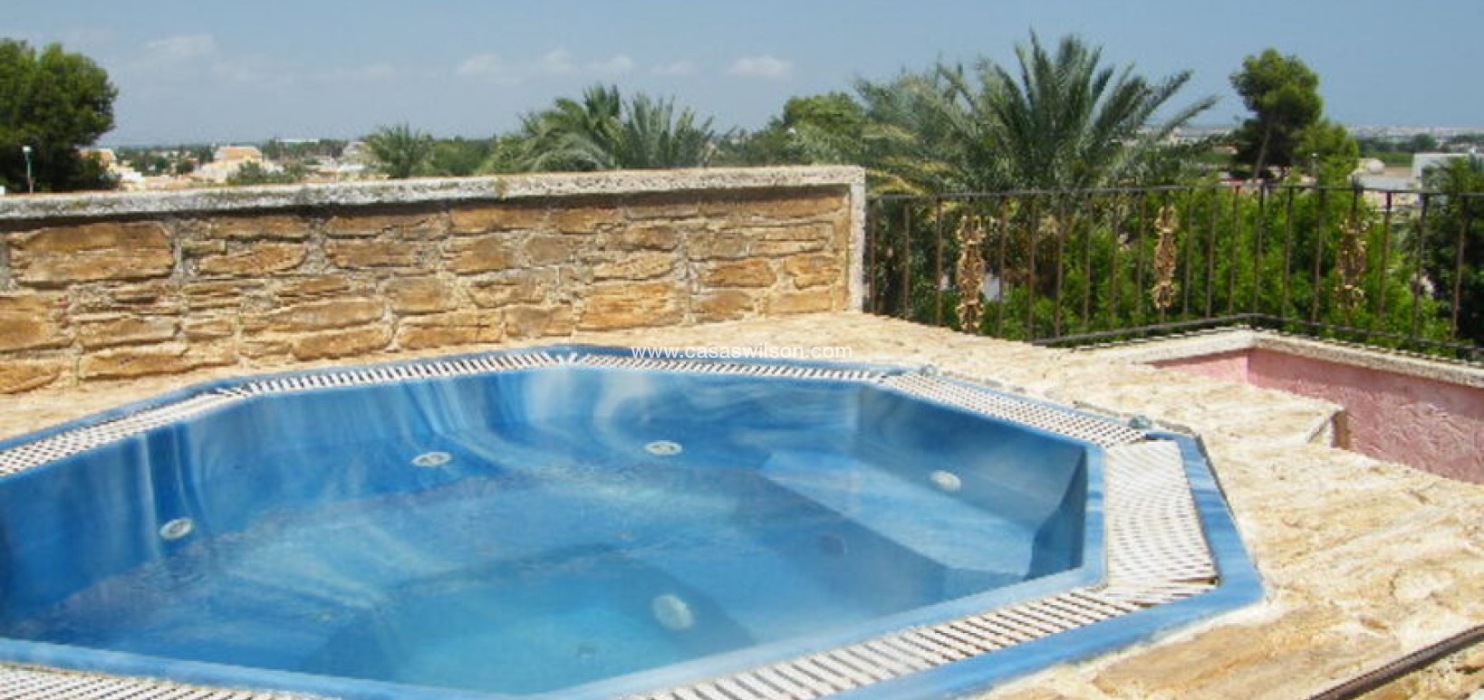 Sale - Townhouse - Daya Nueva