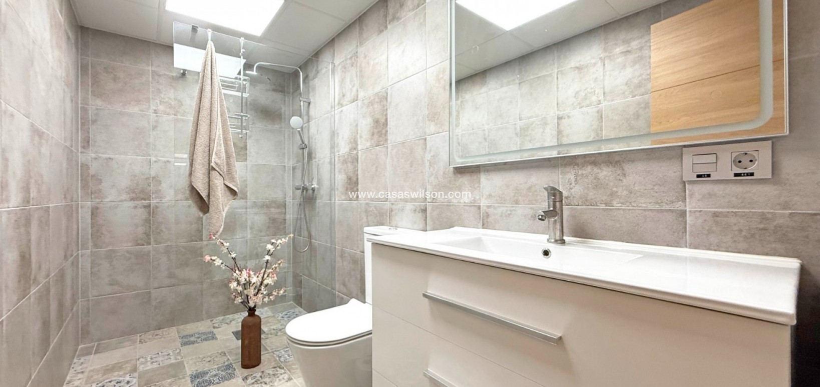 Sale - commercial - Torrevieja