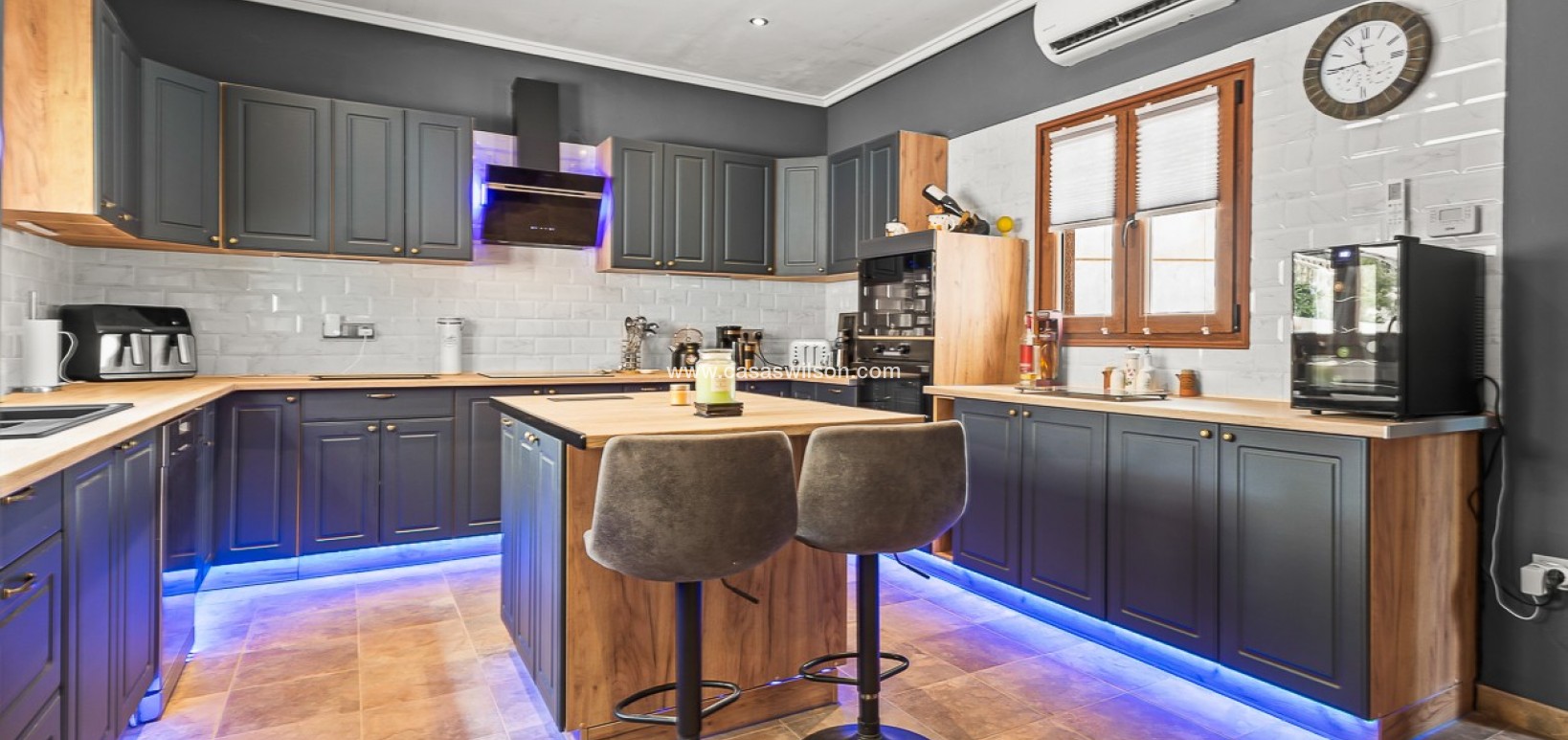 Sale - Country Property - 