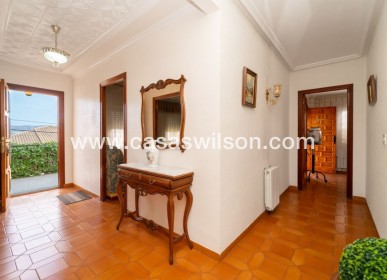 Sale - Villa - Salinas