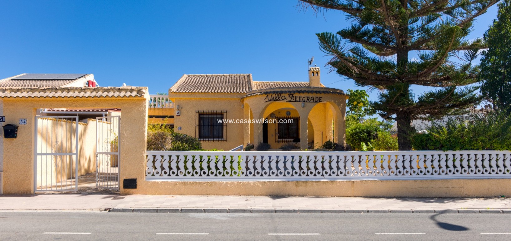 Sale - Villa - Torrevieja - Costa Blanca
