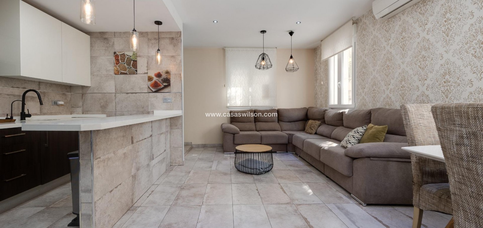 Sale - Townhouse - Torrevieja - Centro