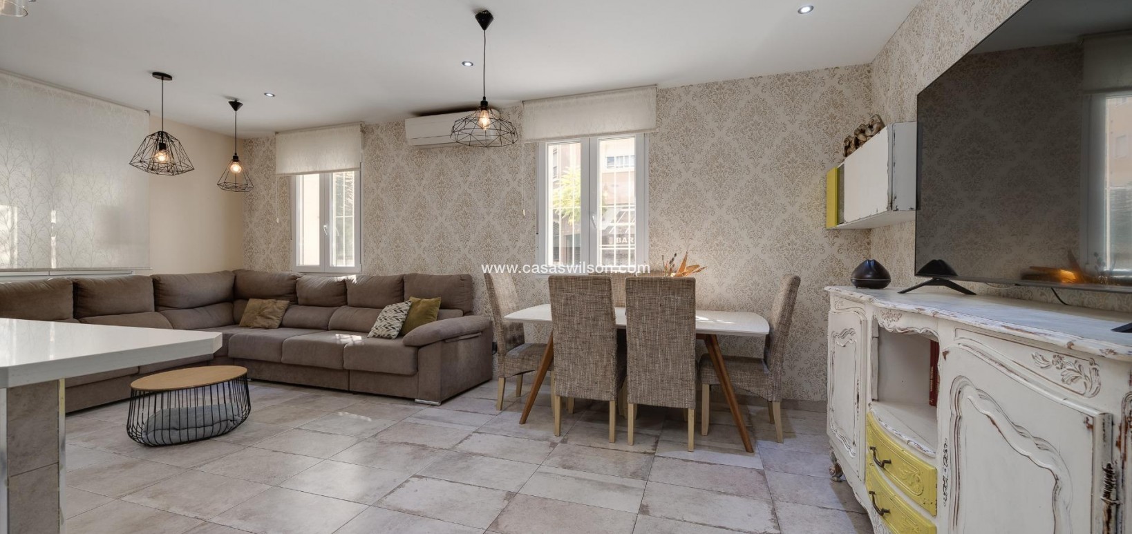 Sale - Townhouse - Torrevieja - Centro