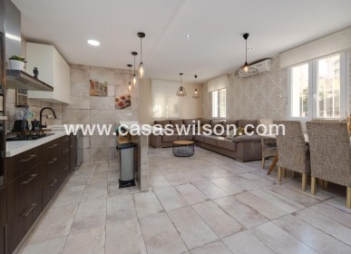 Sale - Townhouse - Torrevieja - Centro