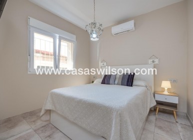 Sale - Townhouse - Torrevieja - Centro