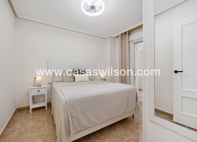 Sale - Apartment - Torrevieja - Centro