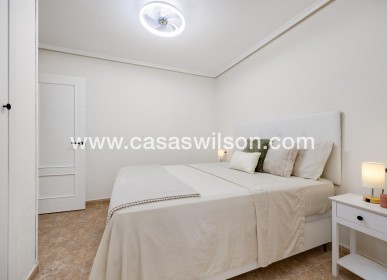 Sale - Apartment - Torrevieja - Centro