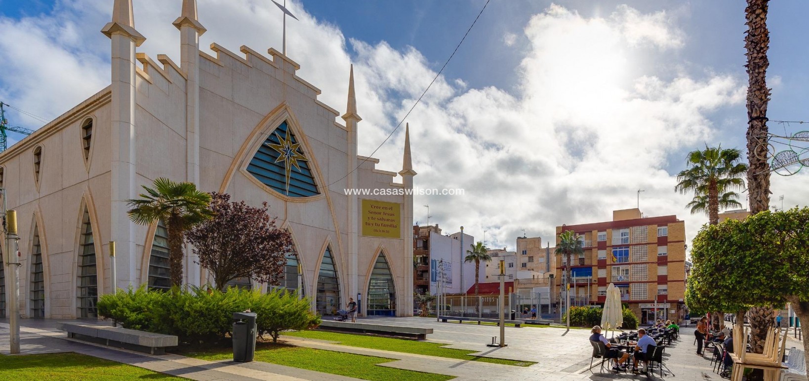 Sale - Appartement - Torrevieja - Paseo maritimo