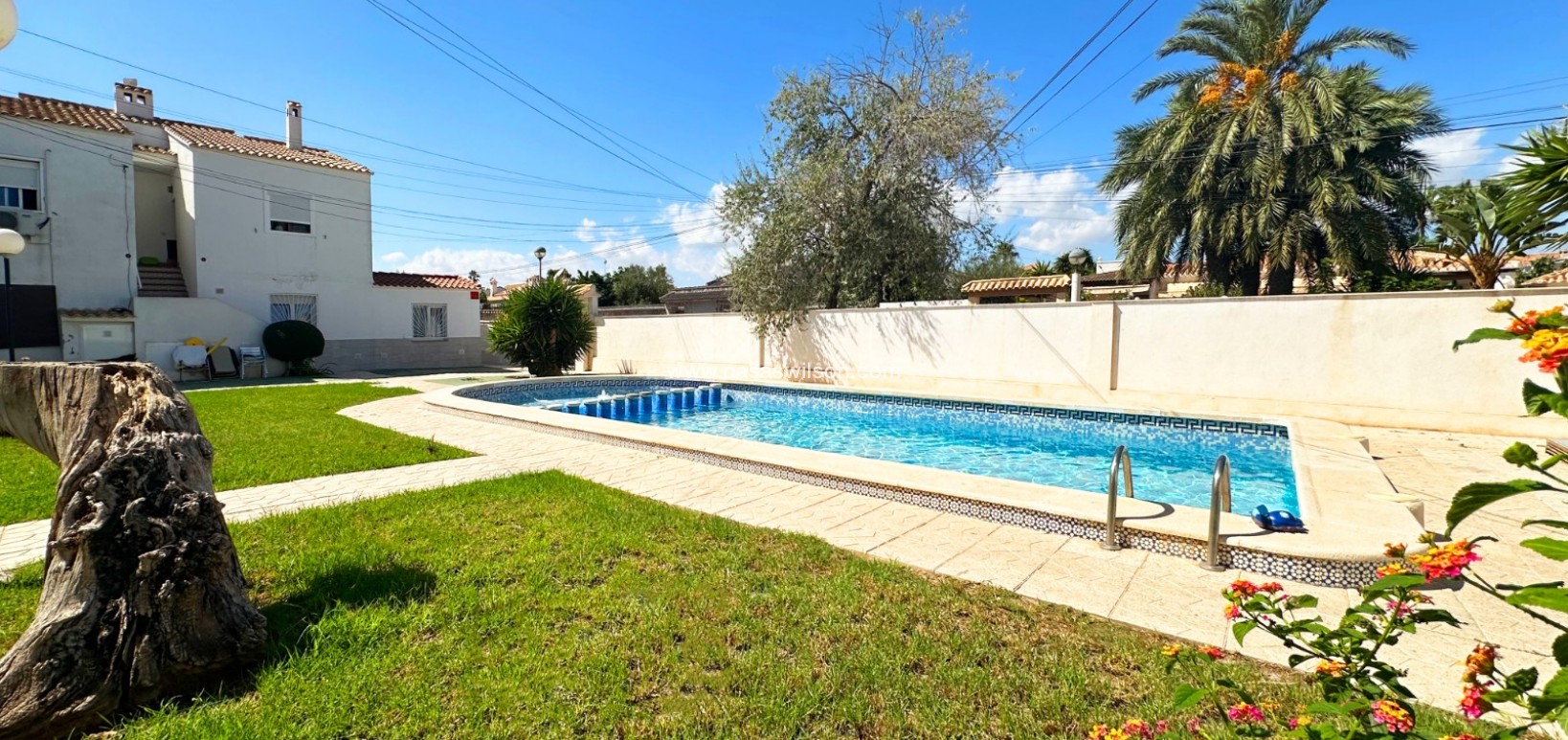 Sale - Bungalow - Orihuela Costa - Costa Blanca
