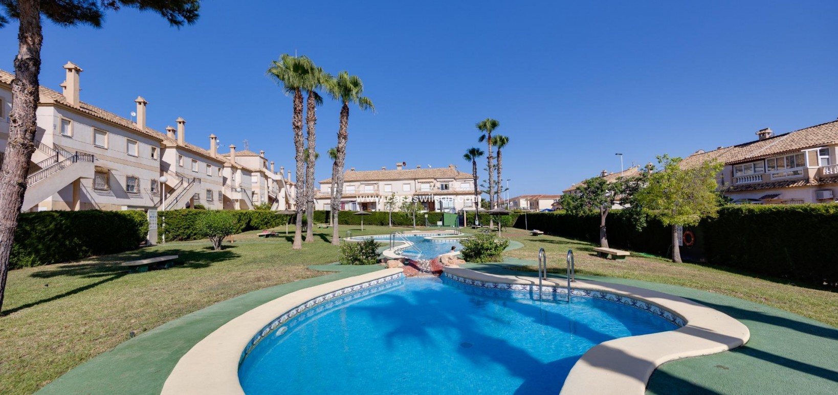 Sale - Bungalow - Torrevieja - Aguas Nuevas