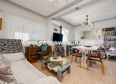Sale - Villa - Torrevieja - Aguas Nuevas