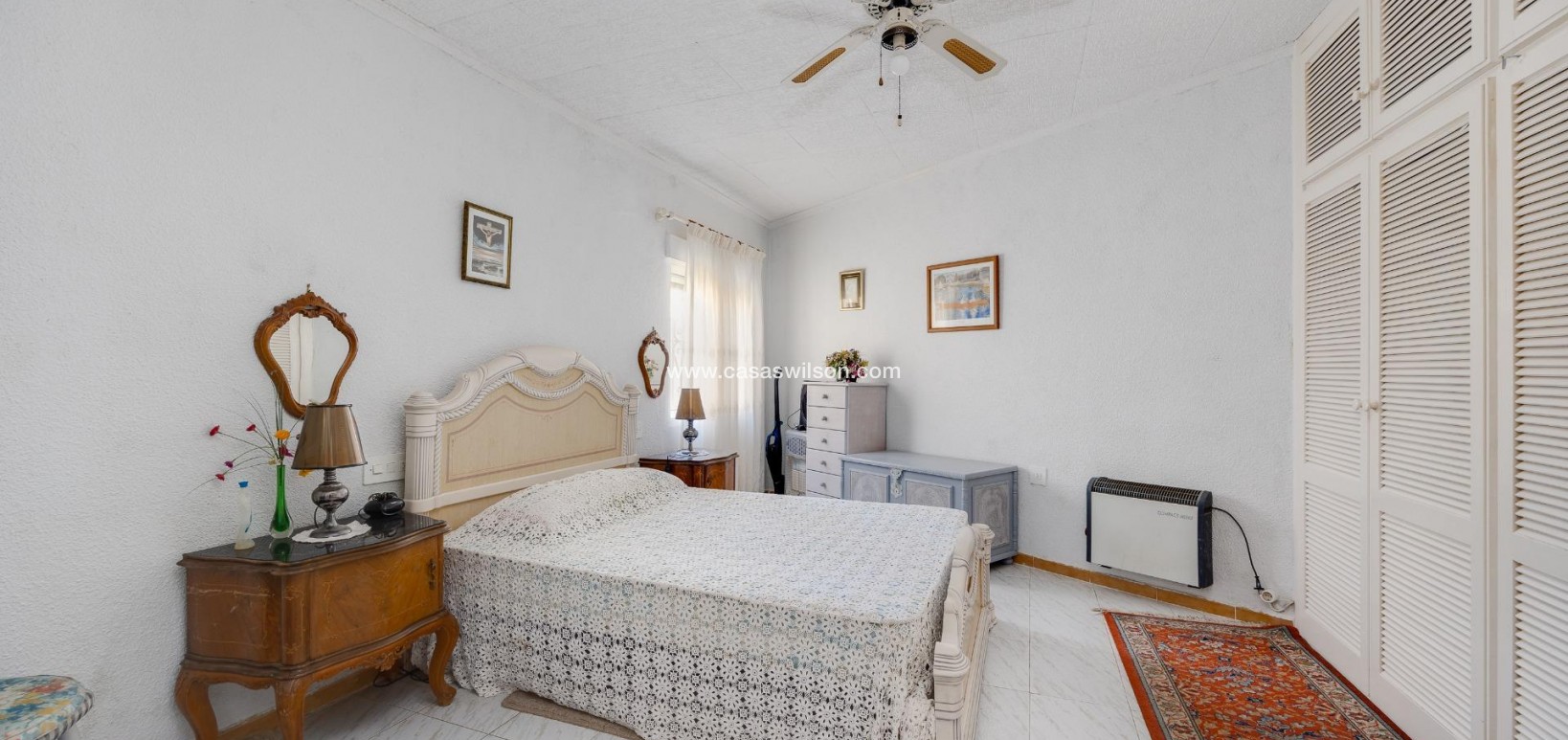 Sale - Villa - Torrevieja - Aguas Nuevas