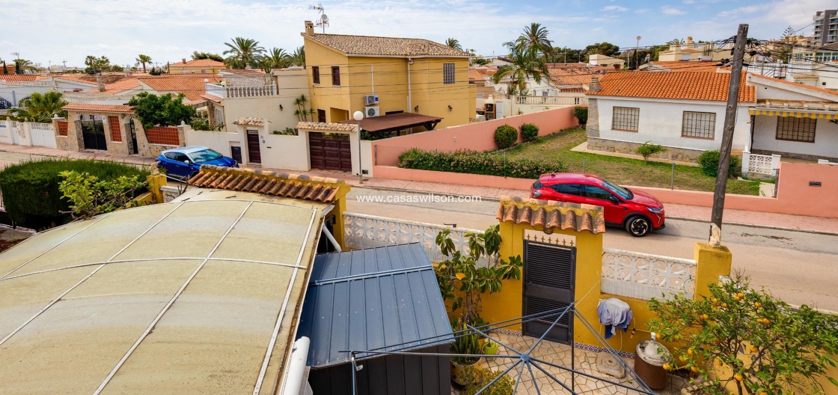 Sale - Villa - Torrevieja - Aguas Nuevas