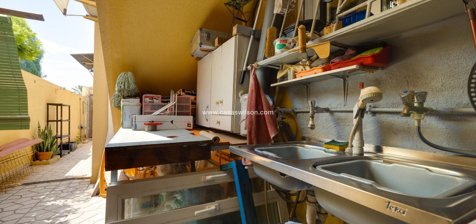 Sale - Villa - Torrevieja - Aguas Nuevas