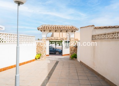 Sale - Bungalow - Torrevieja - La Mata