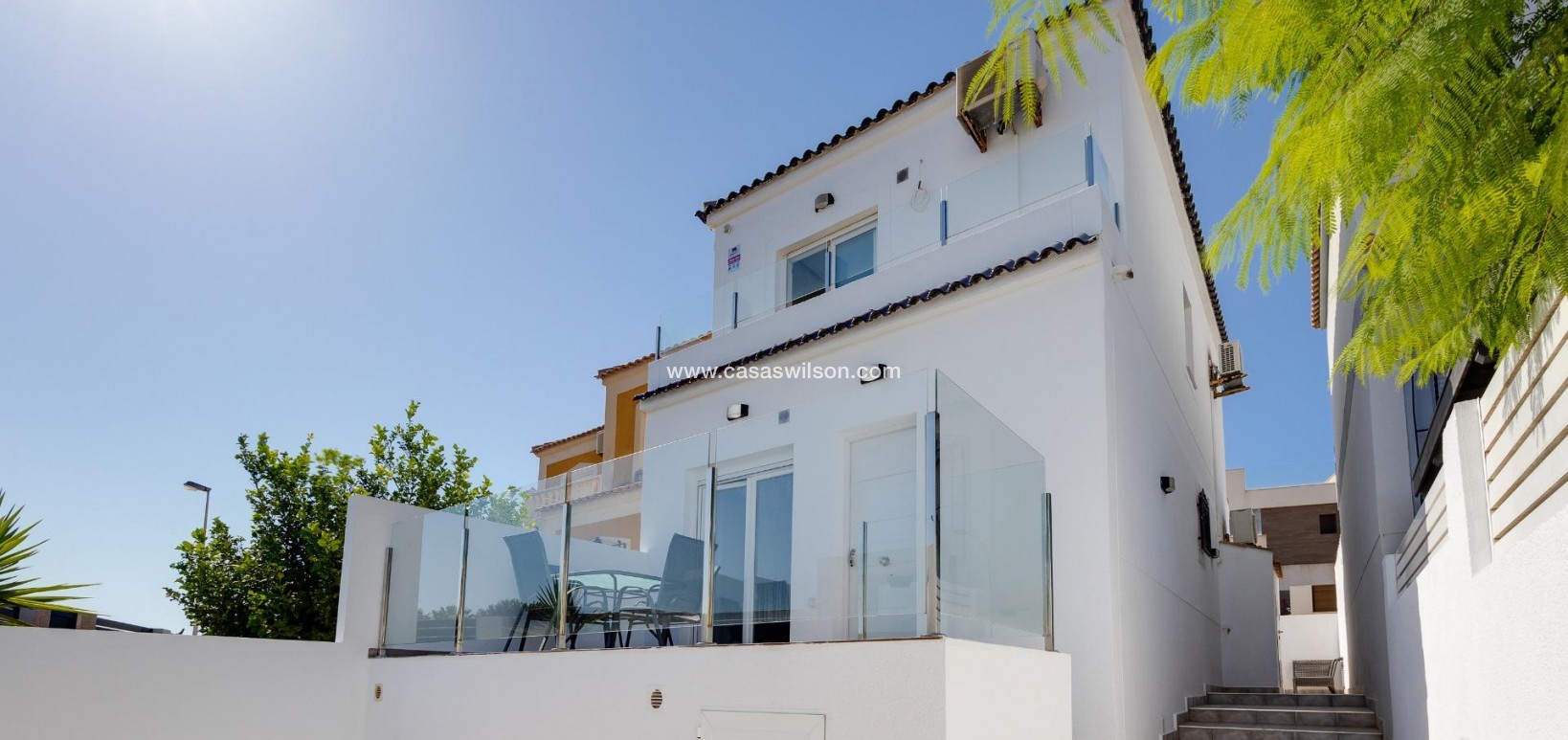 Sale - Villa - Torrevieja - Aguas Nuevas