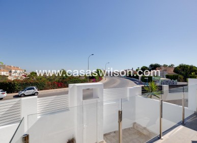 Sale - Villa - Torrevieja - Aguas Nuevas
