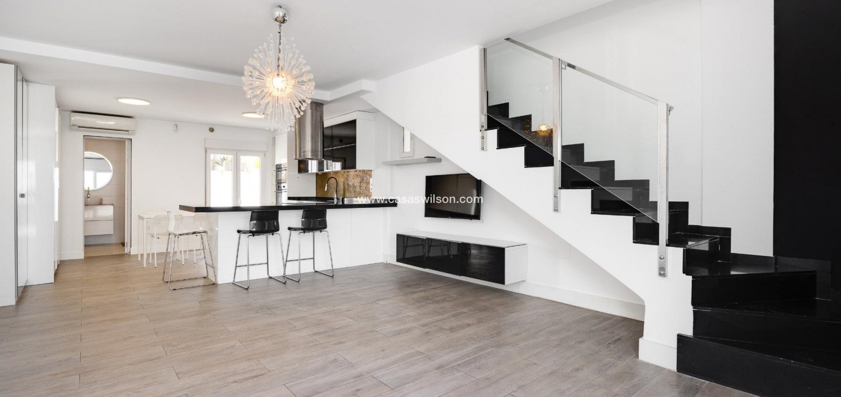 Sale - Villa - Torrevieja - Aguas Nuevas