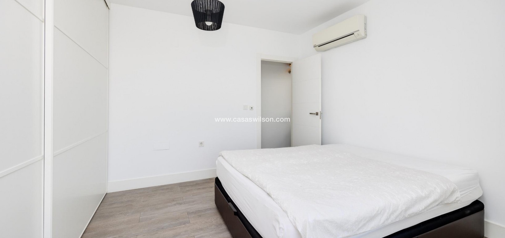 Sale - Villa - Torrevieja - Aguas Nuevas