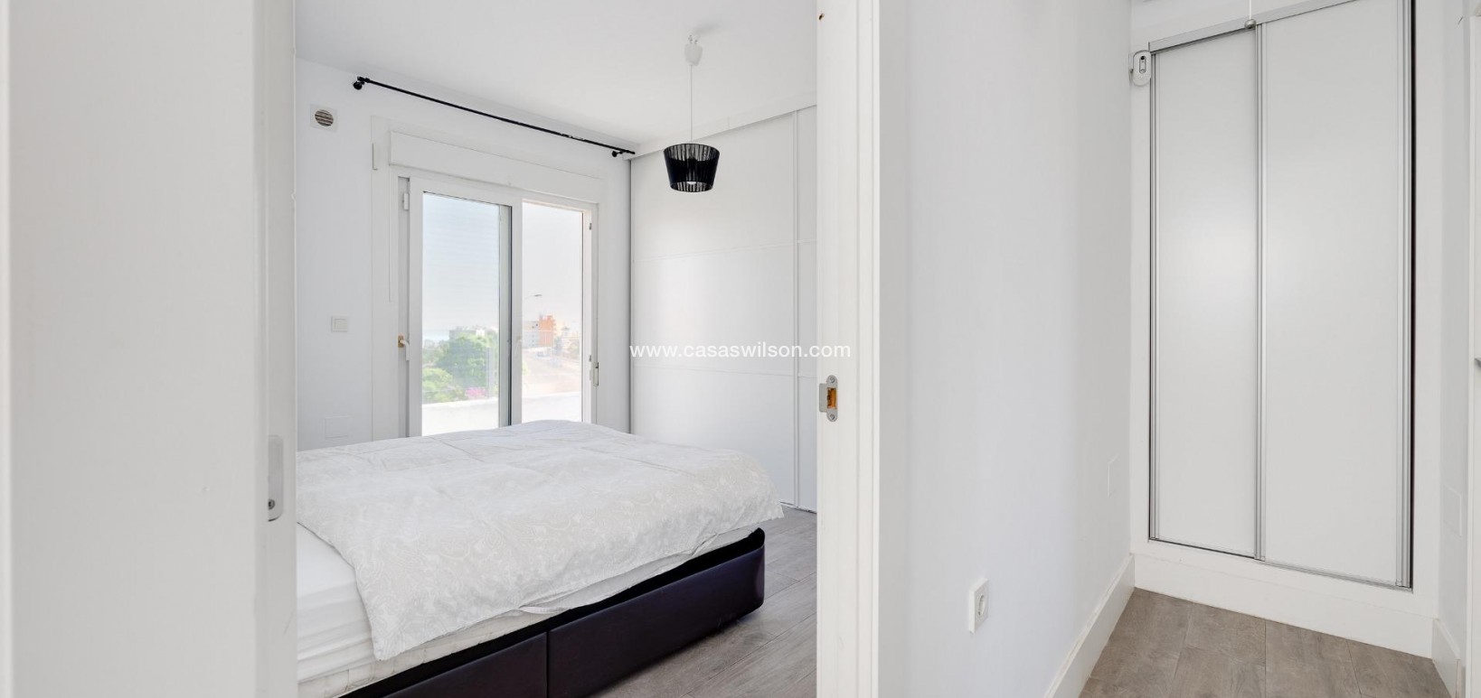 Sale - Villa - Torrevieja - Aguas Nuevas