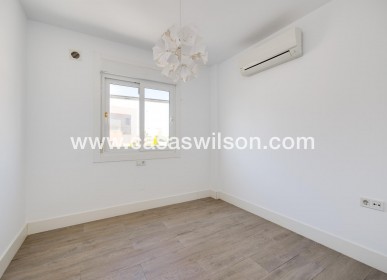 Sale - Villa - Torrevieja - Aguas Nuevas