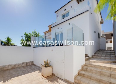 Sale - Villa - Torrevieja - Aguas Nuevas