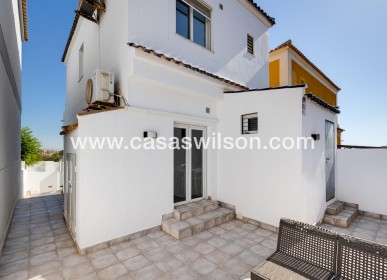 Sale - Villa - Torrevieja - Aguas Nuevas