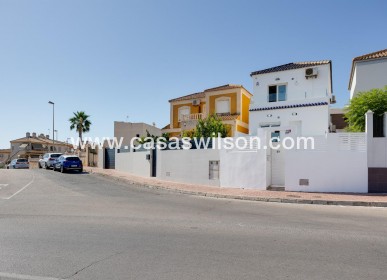 Sale - Villa - Torrevieja - Aguas Nuevas