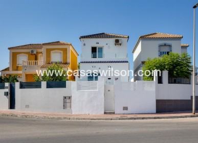 Sale - Villa - Torrevieja - Aguas Nuevas