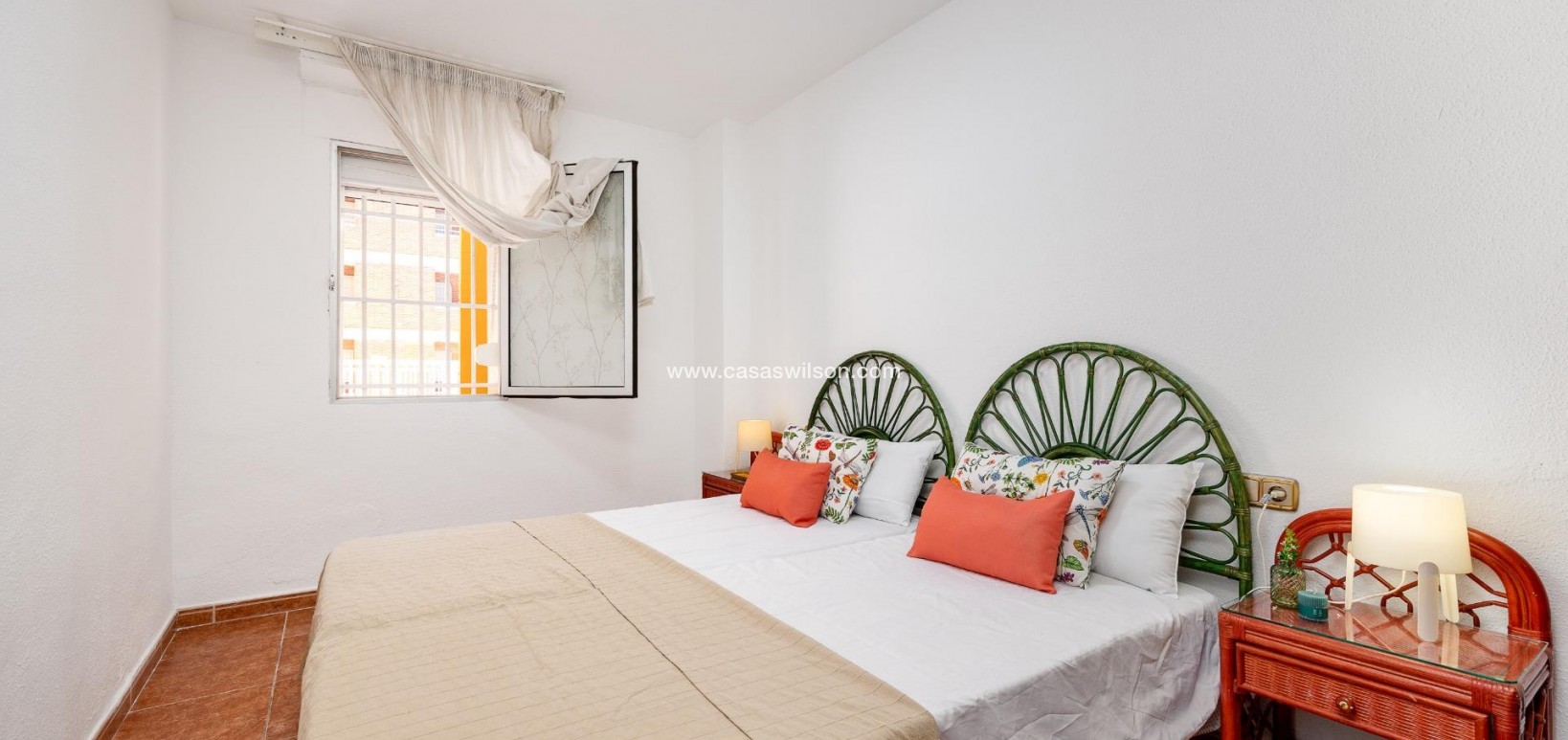 Sale - Apartment - Torrevieja - Playa de los Naufragos