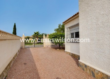 Sale - Villa - Orihuela Costa - La Florida