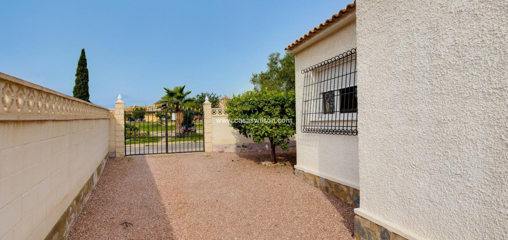 Sale - Villa - Orihuela Costa - La Florida