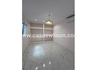 Sale - Apartment - Torrevieja - Centro