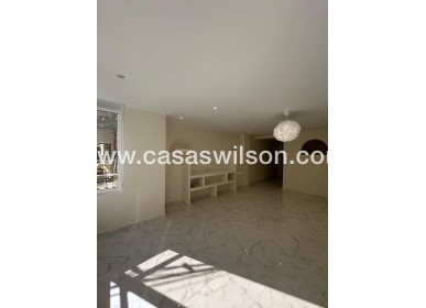 Sale - Apartment - Torrevieja - Centro