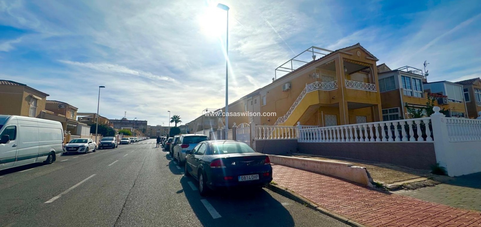 Sale - Bungalow - Torrevieja - Playa de los Locos