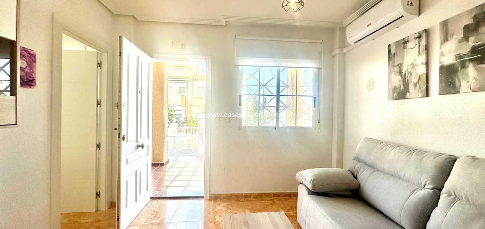 Sale - Bungalow - Torrevieja - Playa de los Locos