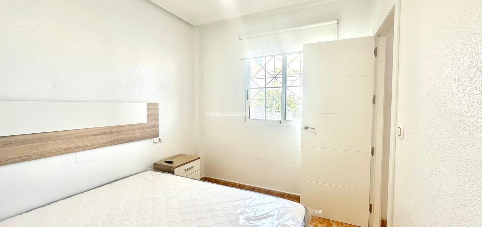 Sale - Bungalow - Torrevieja - Playa de los Locos