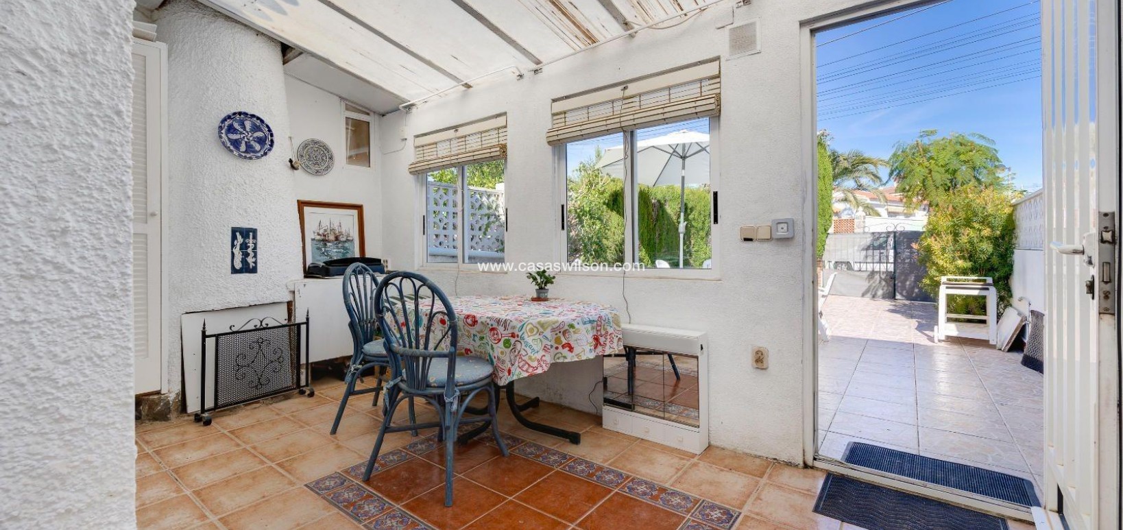 Sale - Villa - Torrevieja - Calas blanca